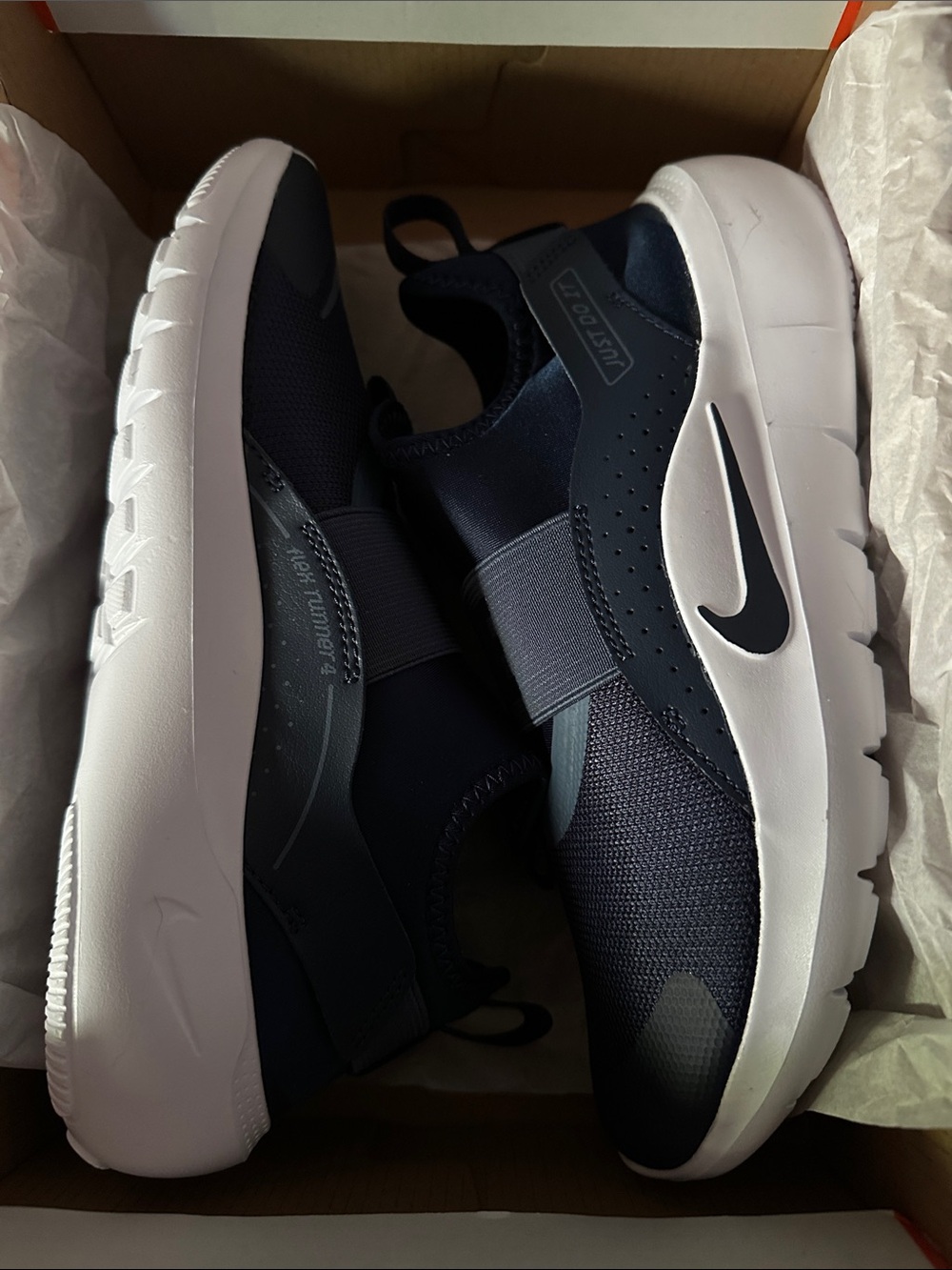 Nike Big Kids Slip-On Sneakers - Navy/White No Lace Slide on sneakers 5.5 Y NEW